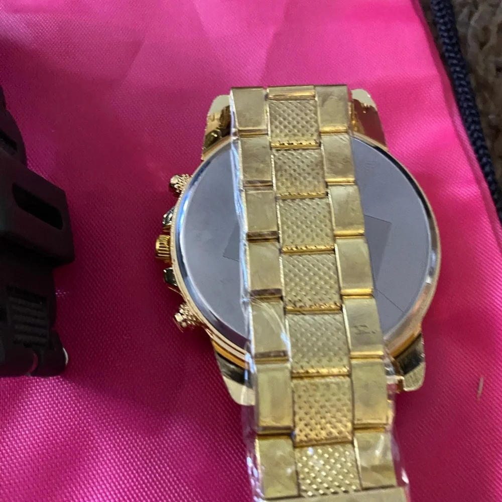 Set of Four Stylish Watches - Picture 8 of 13